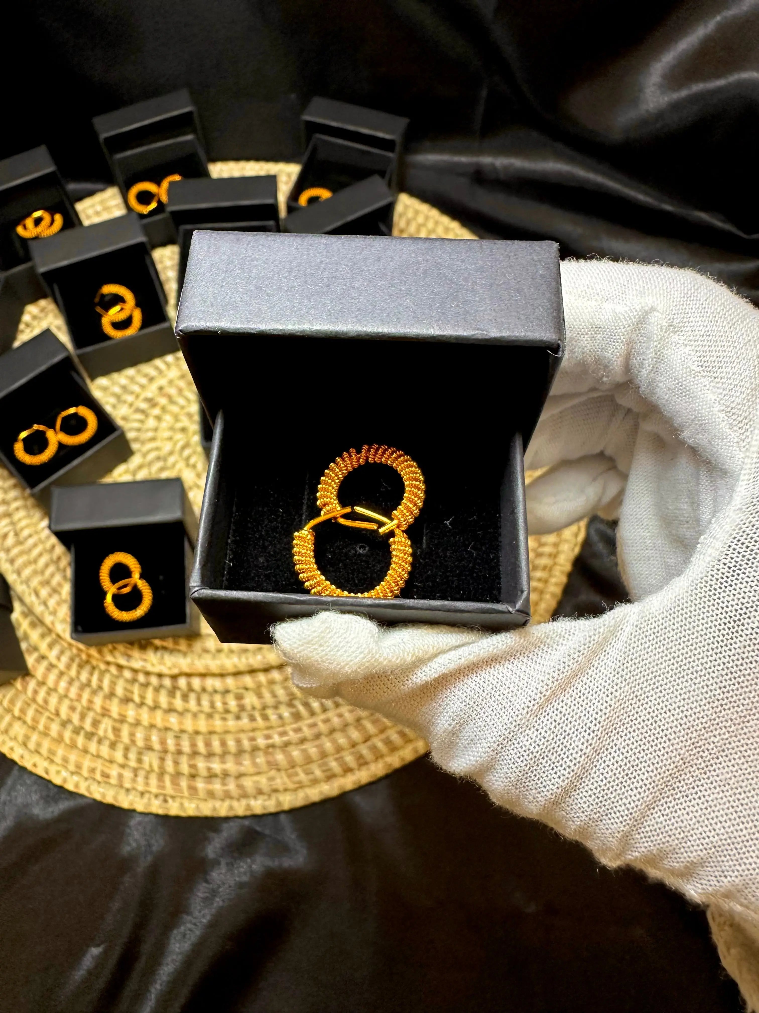 Petite boucle d'oreille - Timedshop