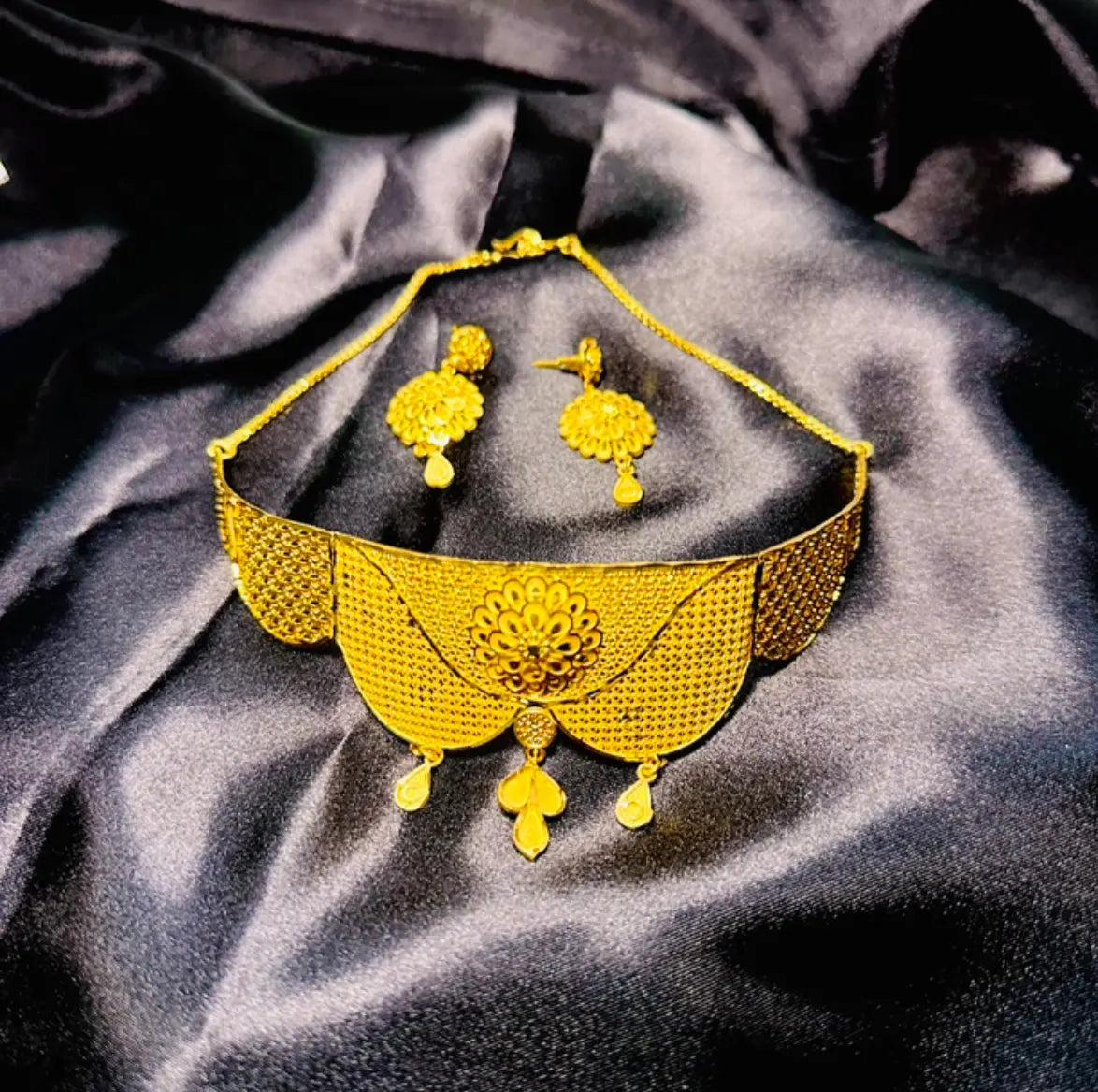 Parure Adja- Chocker- Ras de cou ornée , 3 g d'or Femme Chic
