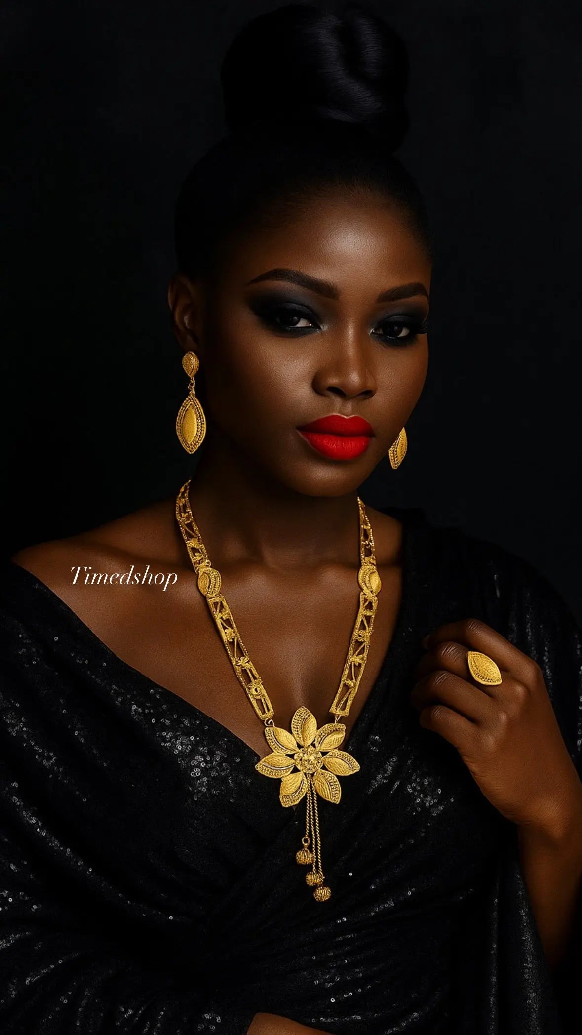 Sautoir Kany- plaque or élégance dorée femme chic